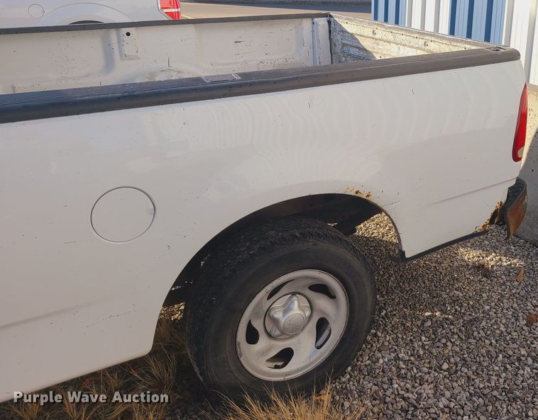 image for item JW9831 2004 Ford F150  pickup truck