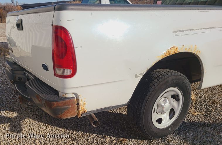 image for item JW9831 2004 Ford F150  pickup truck