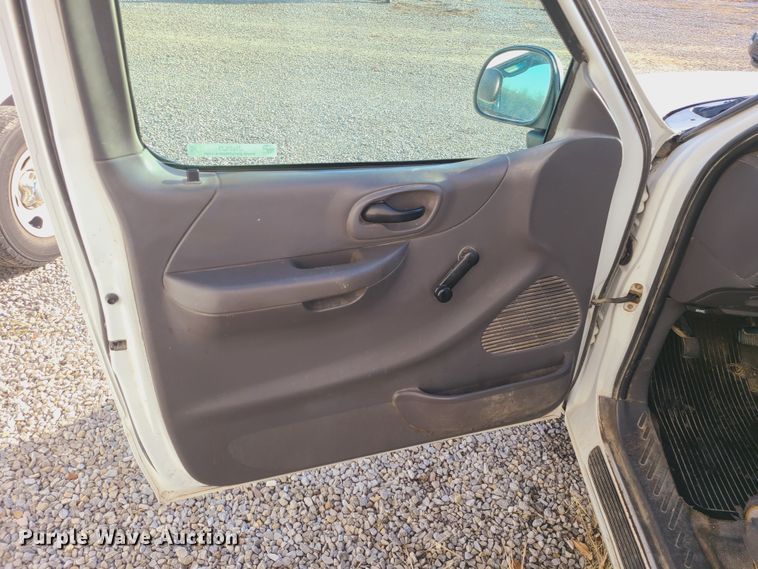 image for item JW9831 2004 Ford F150  pickup truck