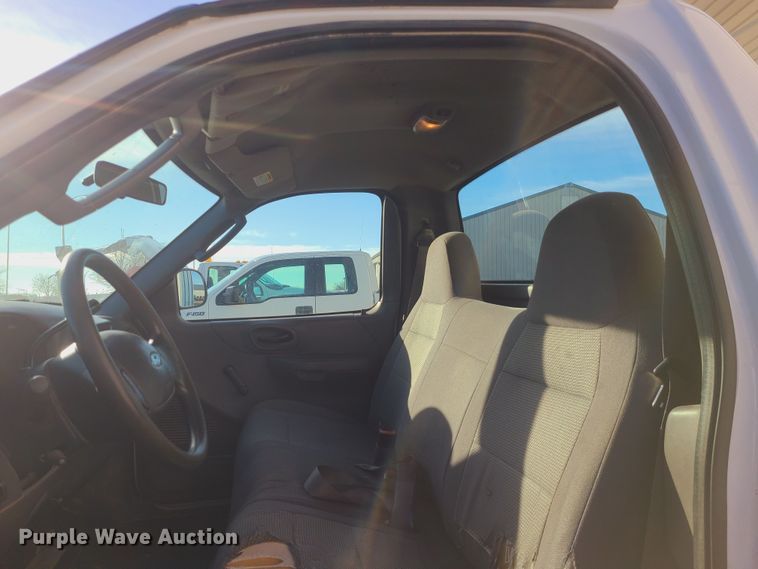 image for item JW9831 2004 Ford F150  pickup truck