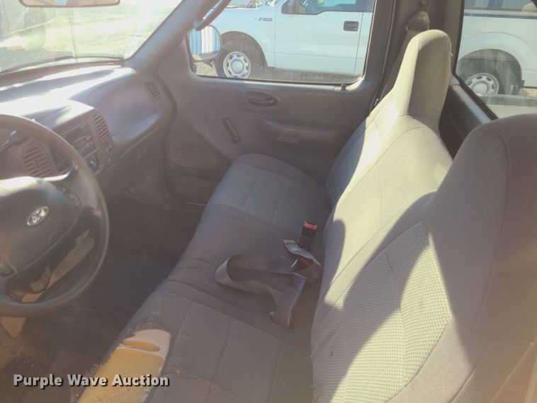 image for item JW9831 2004 Ford F150  pickup truck