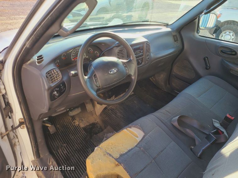 image for item JW9831 2004 Ford F150  pickup truck