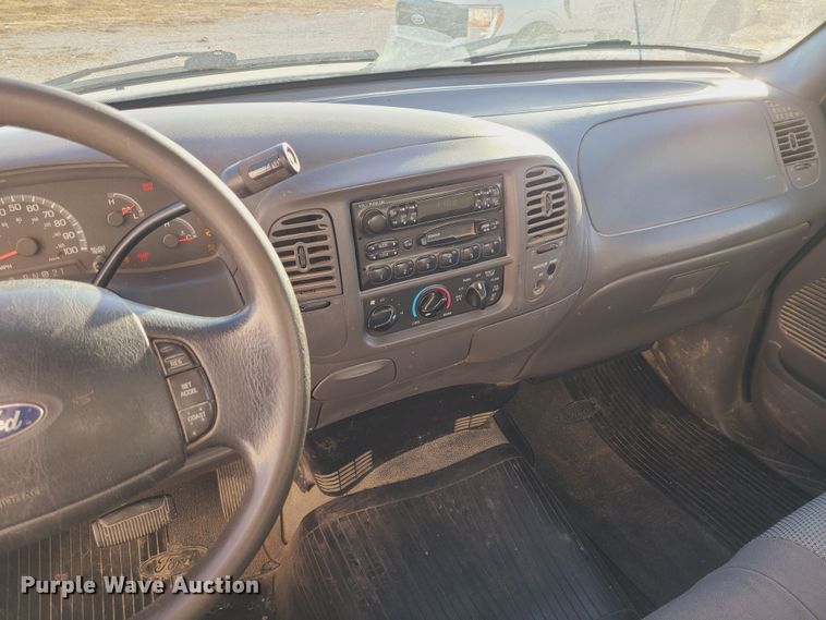 image for item JW9831 2004 Ford F150  pickup truck