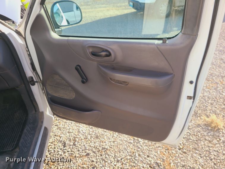 image for item JW9831 2004 Ford F150  pickup truck