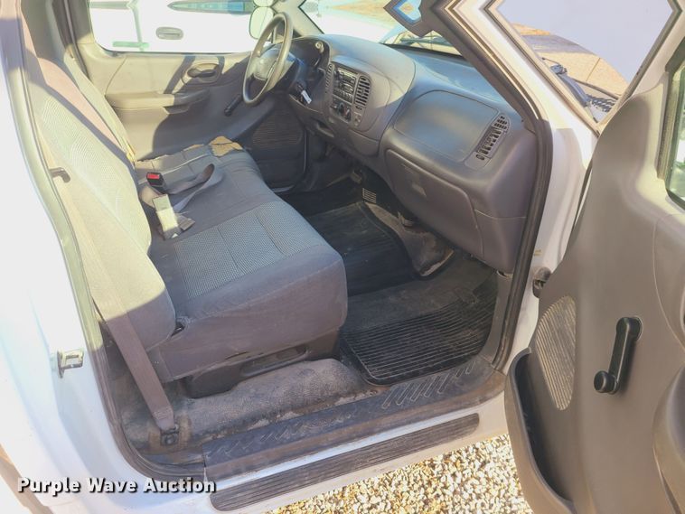 image for item JW9831 2004 Ford F150  pickup truck