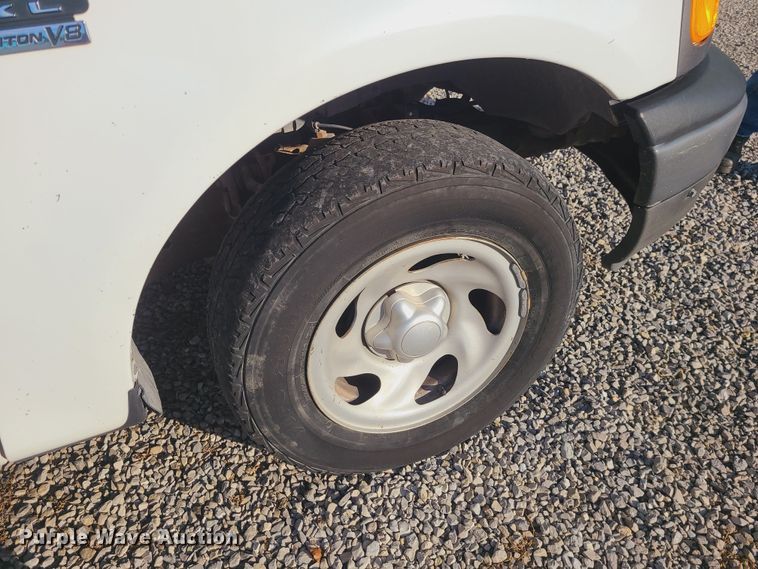 image for item JW9831 2004 Ford F150  pickup truck