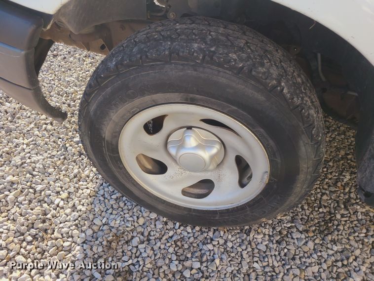 image for item JW9831 2004 Ford F150  pickup truck