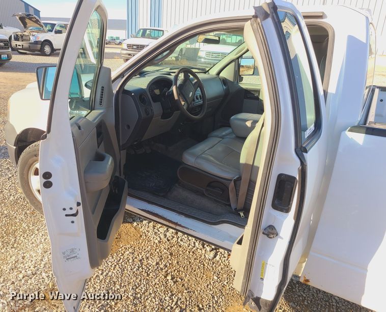 image for item JW9832 2005 Ford F150  SuperCab pickup truck