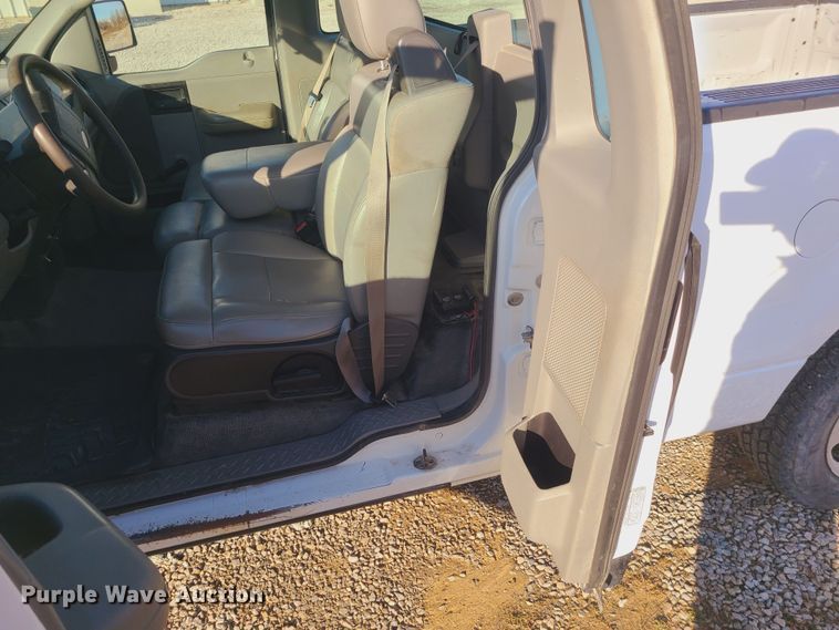 image for item JW9832 2005 Ford F150  SuperCab pickup truck