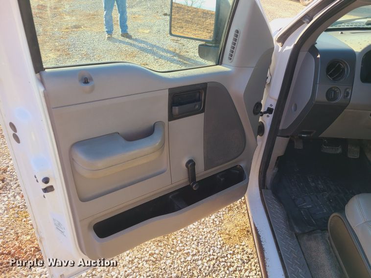 image for item JW9832 2005 Ford F150  SuperCab pickup truck