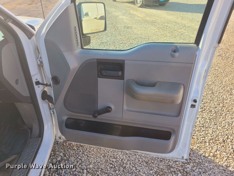 image for item JW9832 2005 Ford F150  SuperCab pickup truck