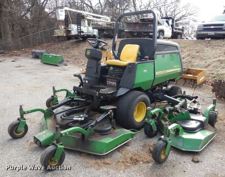 image for item KS9573 John Deere 1600 Series II  lawn mower