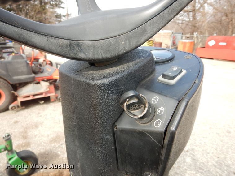 image for item KS9573 John Deere 1600 Series II  lawn mower