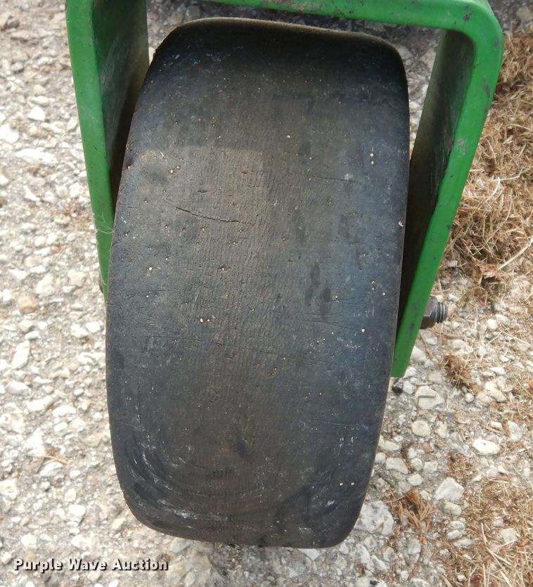 image for item KS9573 John Deere 1600 Series II  lawn mower