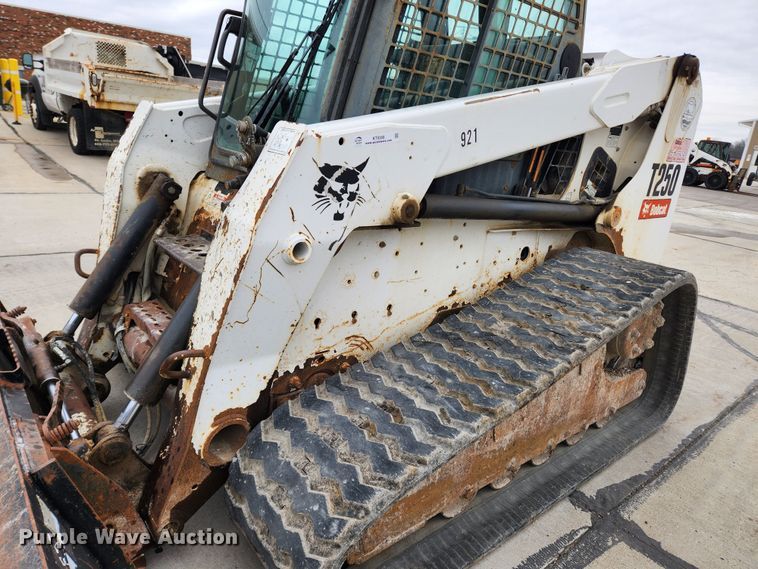 image for item KT9368 2008 Bobcat T250  skid steer loader