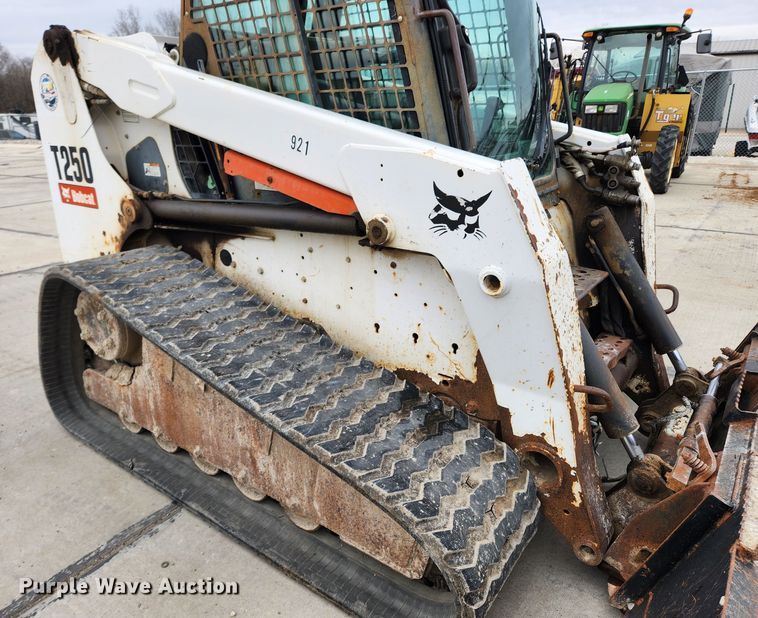 image for item KT9368 2008 Bobcat T250  skid steer loader
