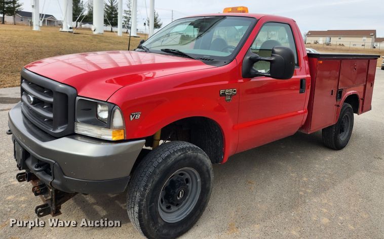 image for item KT9375 2002 Ford F250 Super Duty XL  utility bed pickup truck