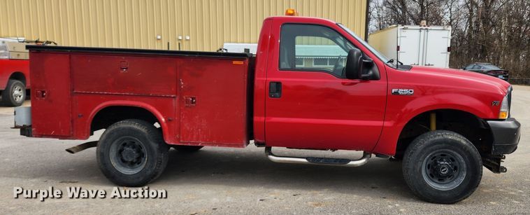 image for item KT9375 2002 Ford F250 Super Duty XL  utility bed pickup truck