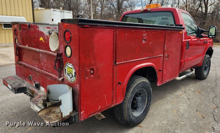 image for item KT9375 2002 Ford F250 Super Duty XL  utility bed pickup truck