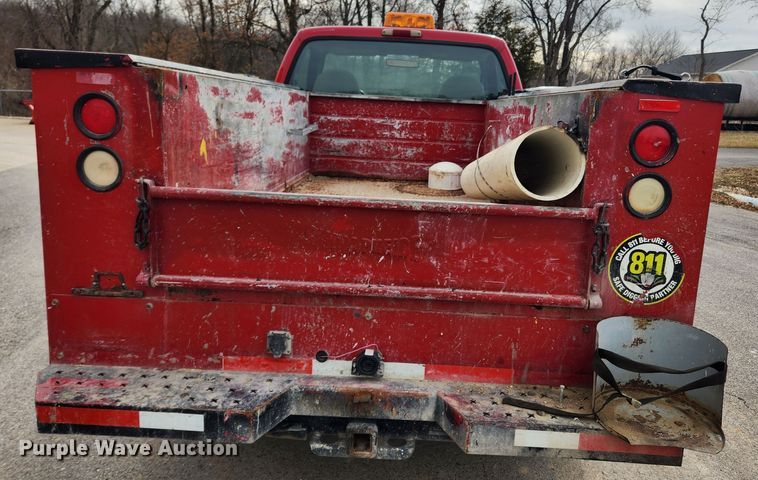 image for item KT9375 2002 Ford F250 Super Duty XL  utility bed pickup truck