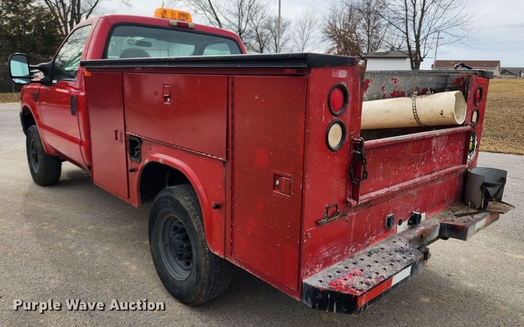 image for item KT9375 2002 Ford F250 Super Duty XL  utility bed pickup truck