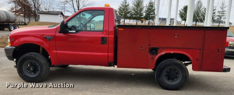 image for item KT9375 2002 Ford F250 Super Duty XL  utility bed pickup truck