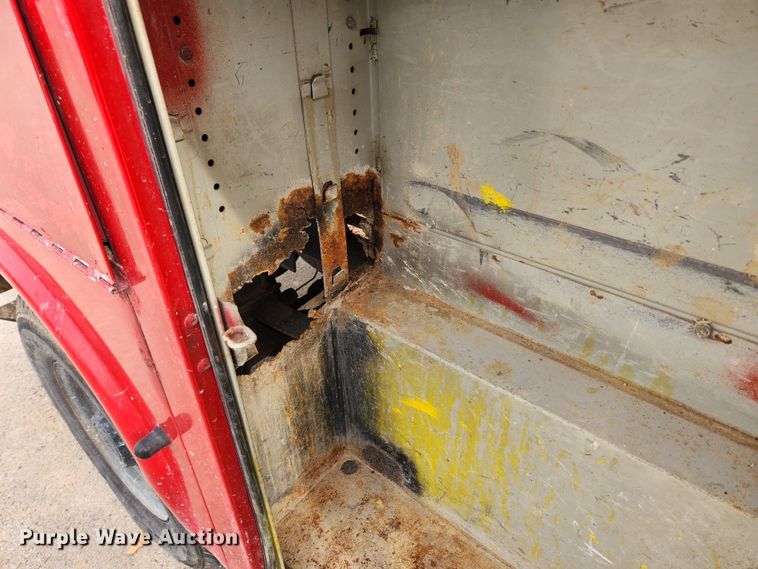 image for item KT9375 2002 Ford F250 Super Duty XL  utility bed pickup truck