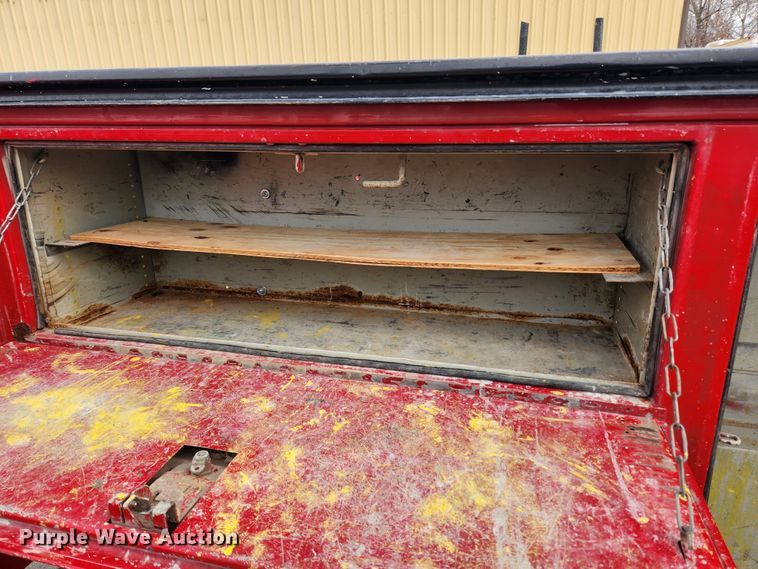 image for item KT9375 2002 Ford F250 Super Duty XL  utility bed pickup truck