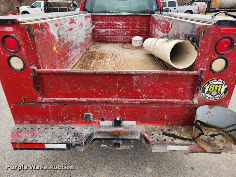 image for item KT9375 2002 Ford F250 Super Duty XL  utility bed pickup truck