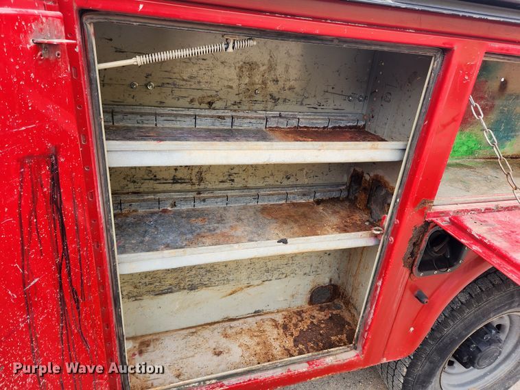 image for item KT9375 2002 Ford F250 Super Duty XL  utility bed pickup truck