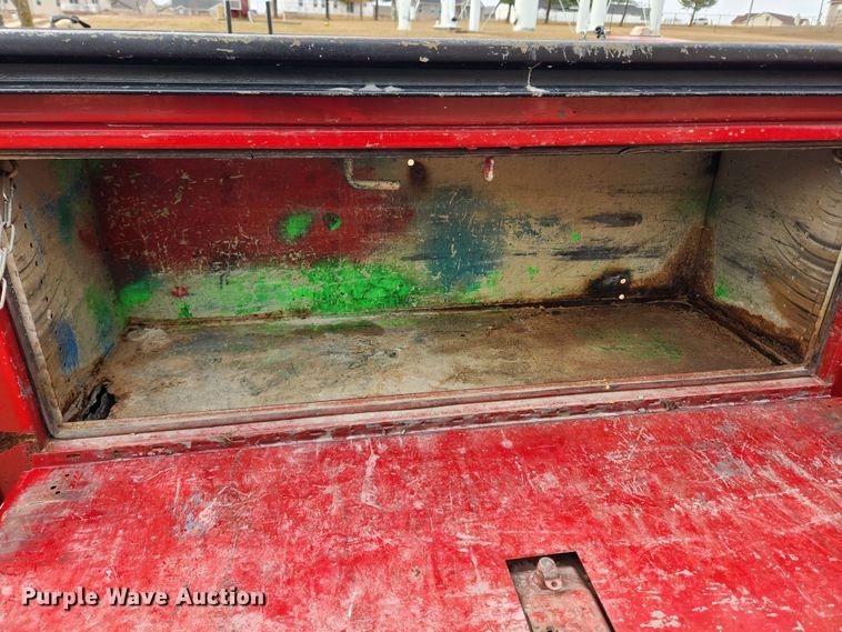 image for item KT9375 2002 Ford F250 Super Duty XL  utility bed pickup truck