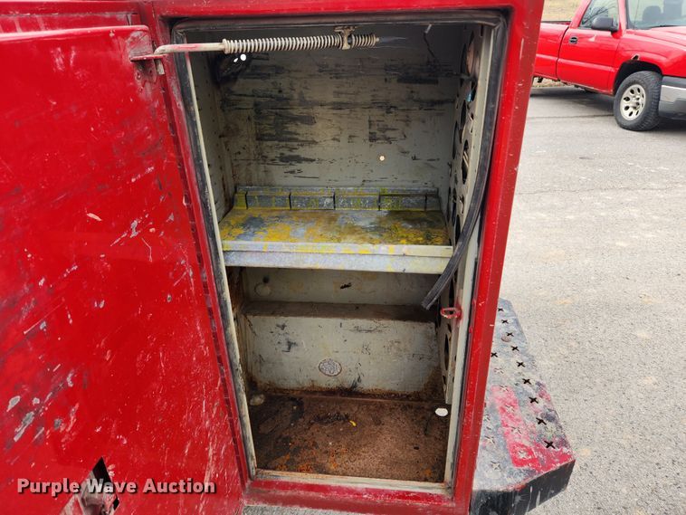 image for item KT9375 2002 Ford F250 Super Duty XL  utility bed pickup truck