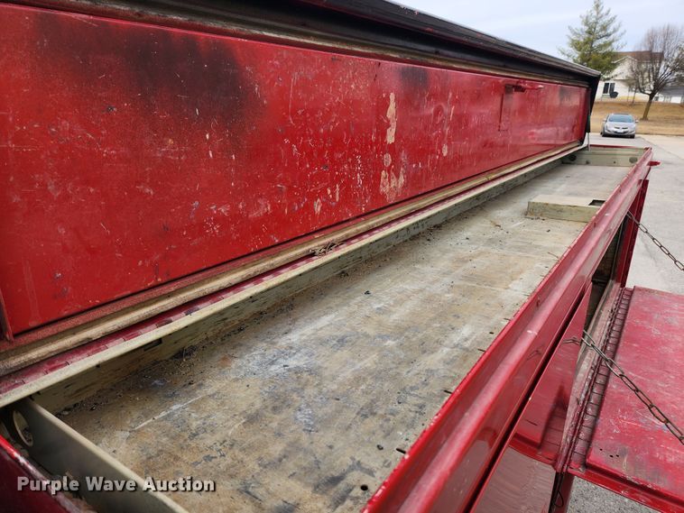 image for item KT9375 2002 Ford F250 Super Duty XL  utility bed pickup truck