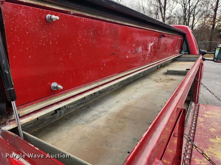 image for item KT9375 2002 Ford F250 Super Duty XL  utility bed pickup truck