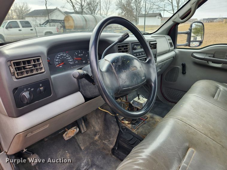 image for item KT9375 2002 Ford F250 Super Duty XL  utility bed pickup truck