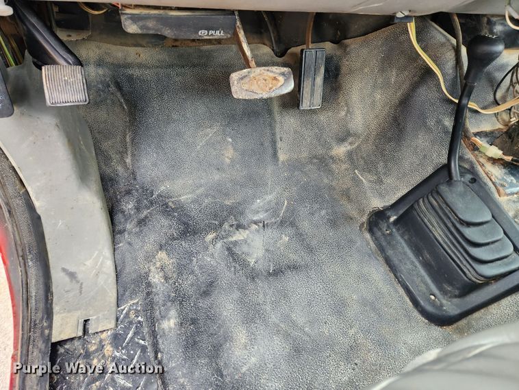 image for item KT9375 2002 Ford F250 Super Duty XL  utility bed pickup truck