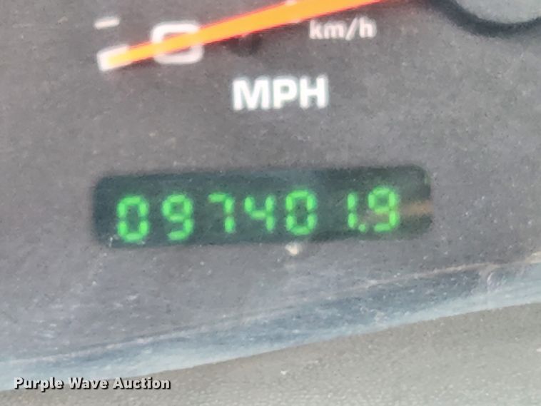 image for item KT9375 2002 Ford F250 Super Duty XL  utility bed pickup truck