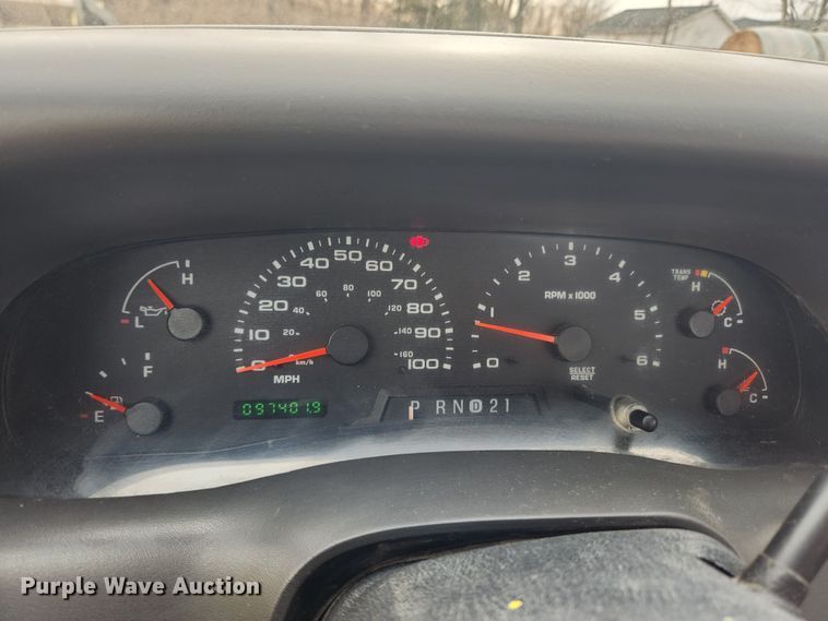 image for item KT9375 2002 Ford F250 Super Duty XL  utility bed pickup truck