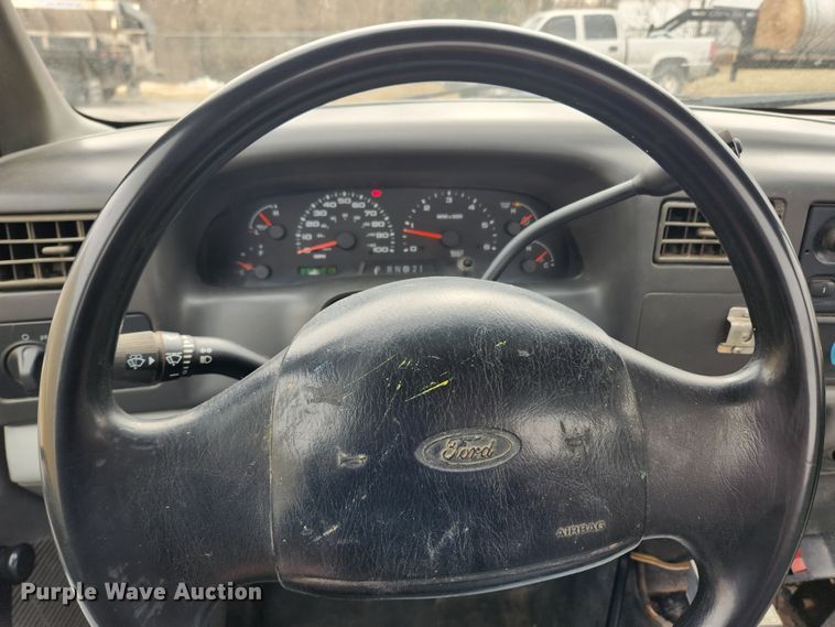 image for item KT9375 2002 Ford F250 Super Duty XL  utility bed pickup truck