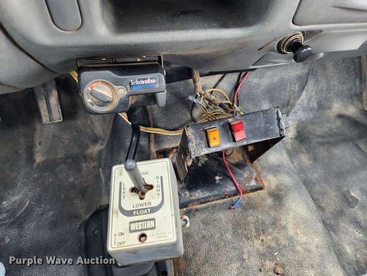 image for item KT9375 2002 Ford F250 Super Duty XL  utility bed pickup truck