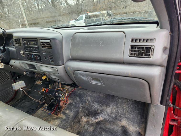 image for item KT9375 2002 Ford F250 Super Duty XL  utility bed pickup truck