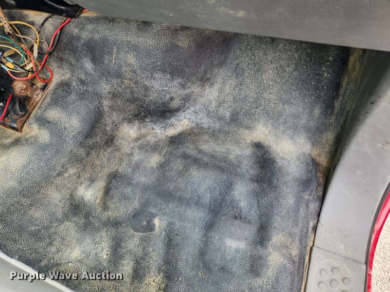 image for item KT9375 2002 Ford F250 Super Duty XL  utility bed pickup truck