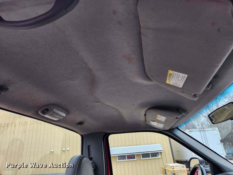 image for item KT9375 2002 Ford F250 Super Duty XL  utility bed pickup truck