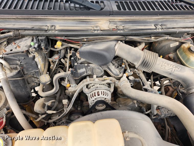 image for item KT9375 2002 Ford F250 Super Duty XL  utility bed pickup truck