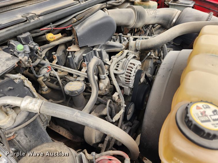 image for item KT9375 2002 Ford F250 Super Duty XL  utility bed pickup truck