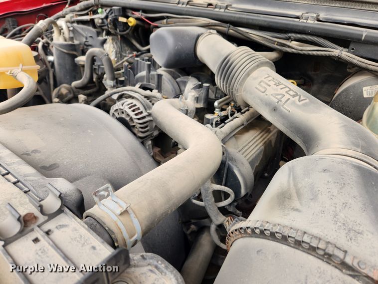 image for item KT9375 2002 Ford F250 Super Duty XL  utility bed pickup truck