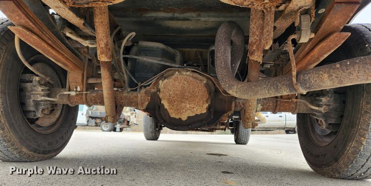 image for item KT9375 2002 Ford F250 Super Duty XL  utility bed pickup truck