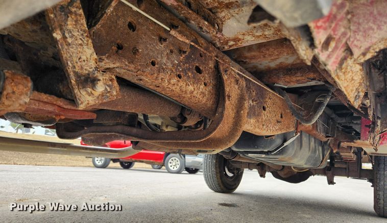 image for item KT9375 2002 Ford F250 Super Duty XL  utility bed pickup truck