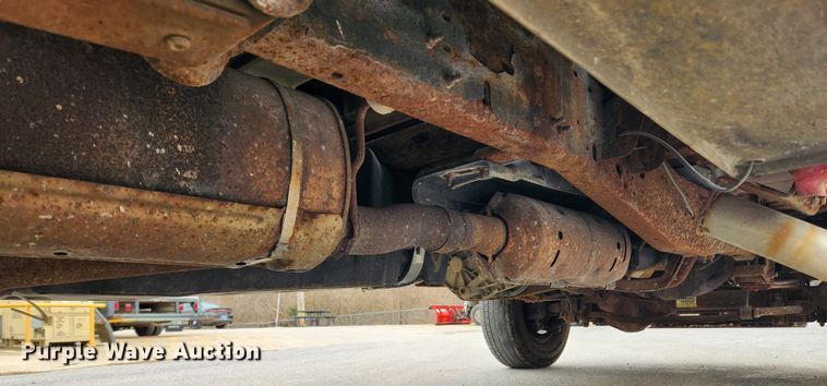 image for item KT9375 2002 Ford F250 Super Duty XL  utility bed pickup truck