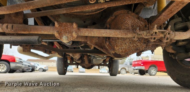 image for item KT9375 2002 Ford F250 Super Duty XL  utility bed pickup truck